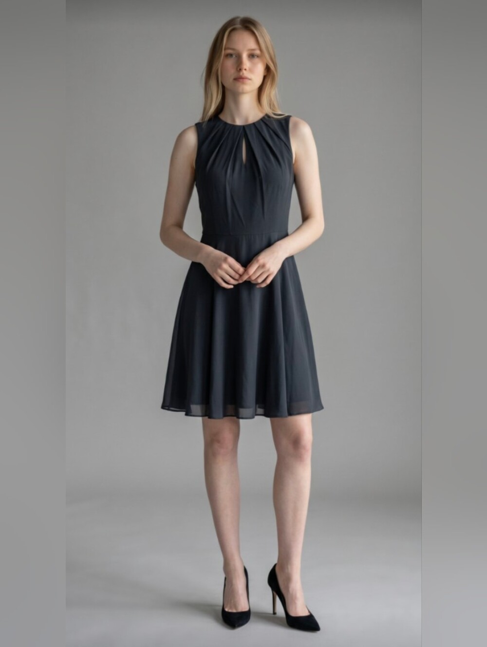 EXPRESS! ELEGANT AND UNDERSTATED BLACK A-LINE PLEATED NECKLINE DRESS! SZ 6
